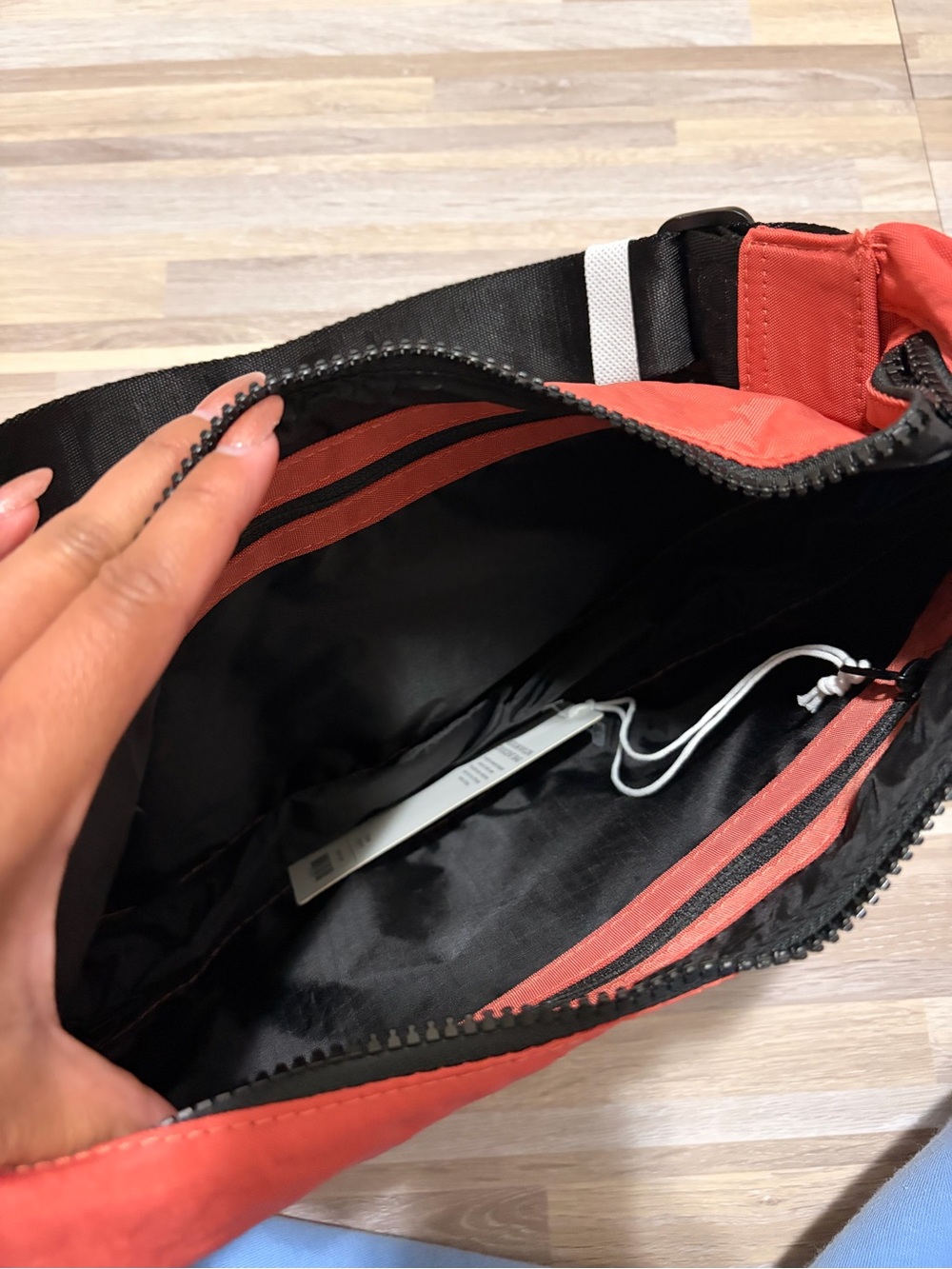 BAGGU: Medium Nylon Crescent Bag “Baked Apple”🍎 - Picture 6 of 6